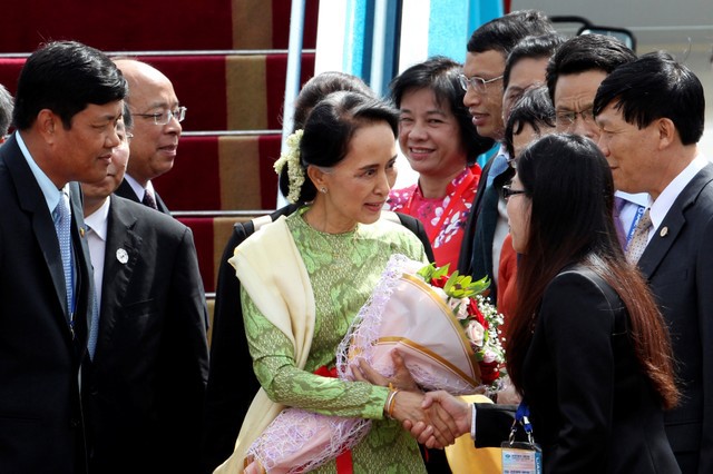 Nghị sự dày đặc của các quan chức cấp cao APEC